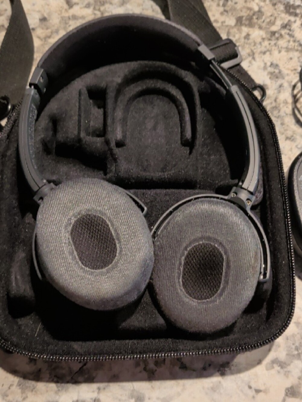 Bose Silver and Black Over-Ear Headphones - Picture 5 of 6